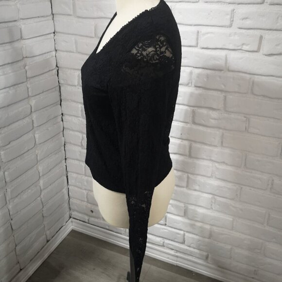 2 / $20.00 - Studio London Ladies Size Medium Black Lace V-neck Top - Picture 4 of 9